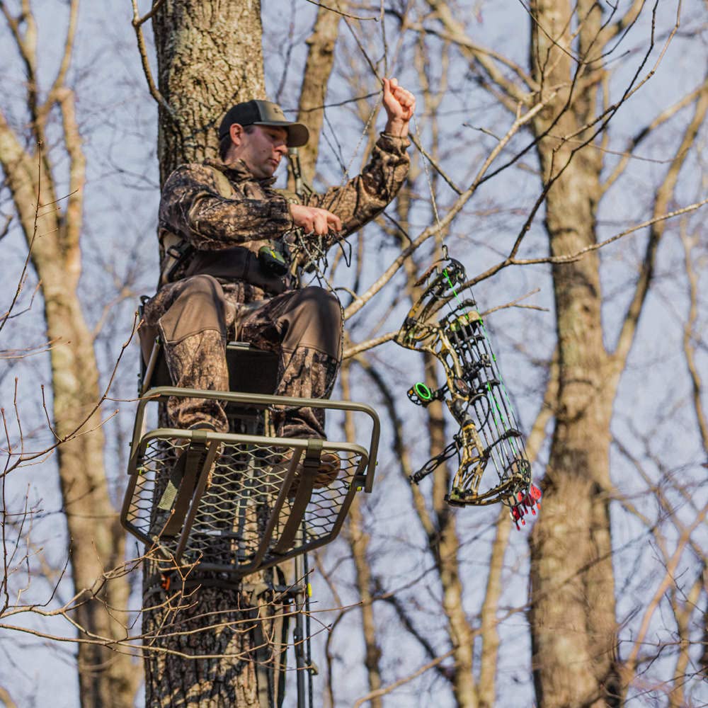 Hang-on Tree Stand with Folding Comfort-Mesh Seat N5453