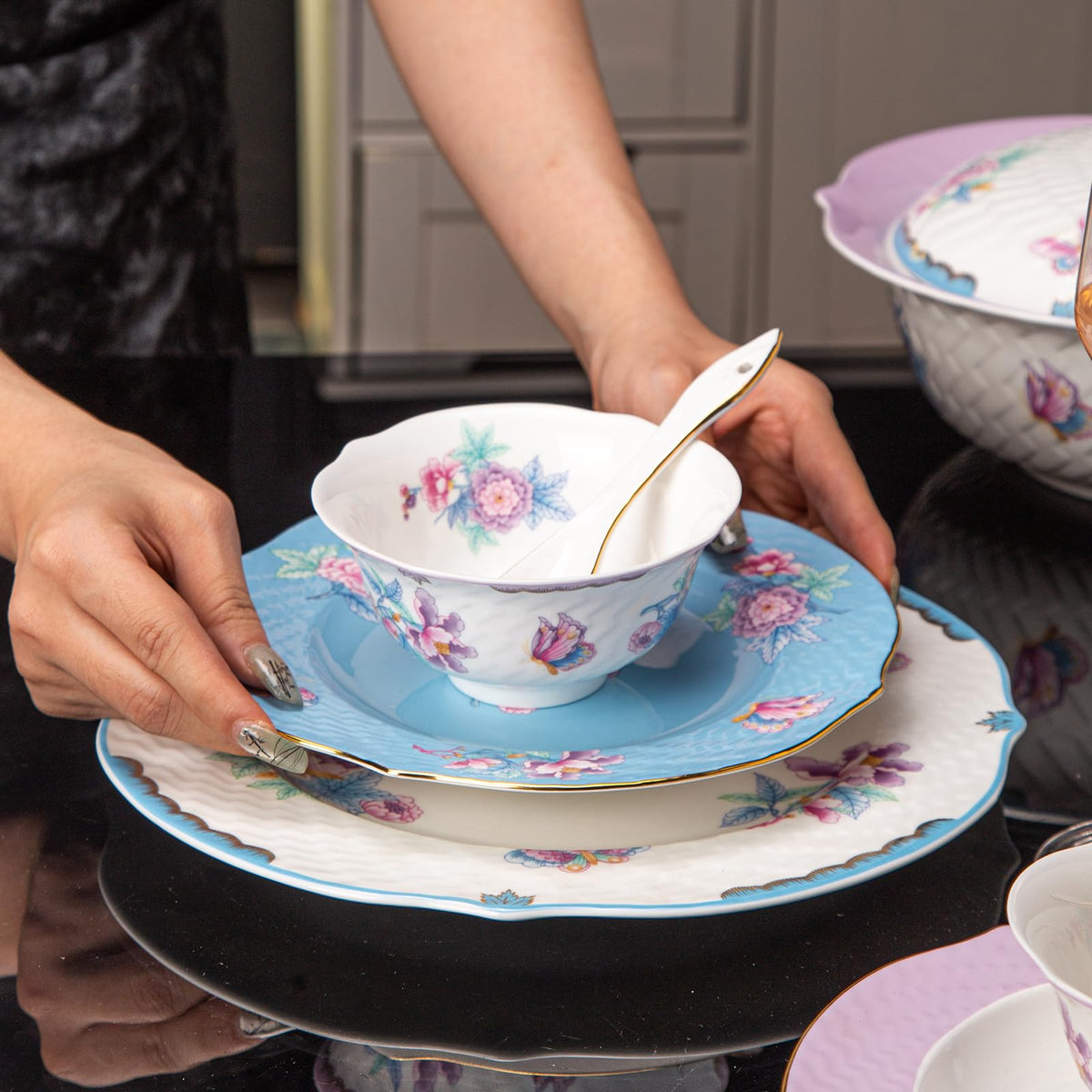 Bone China 12-Piece Dinnerware Set for 4 Z88317