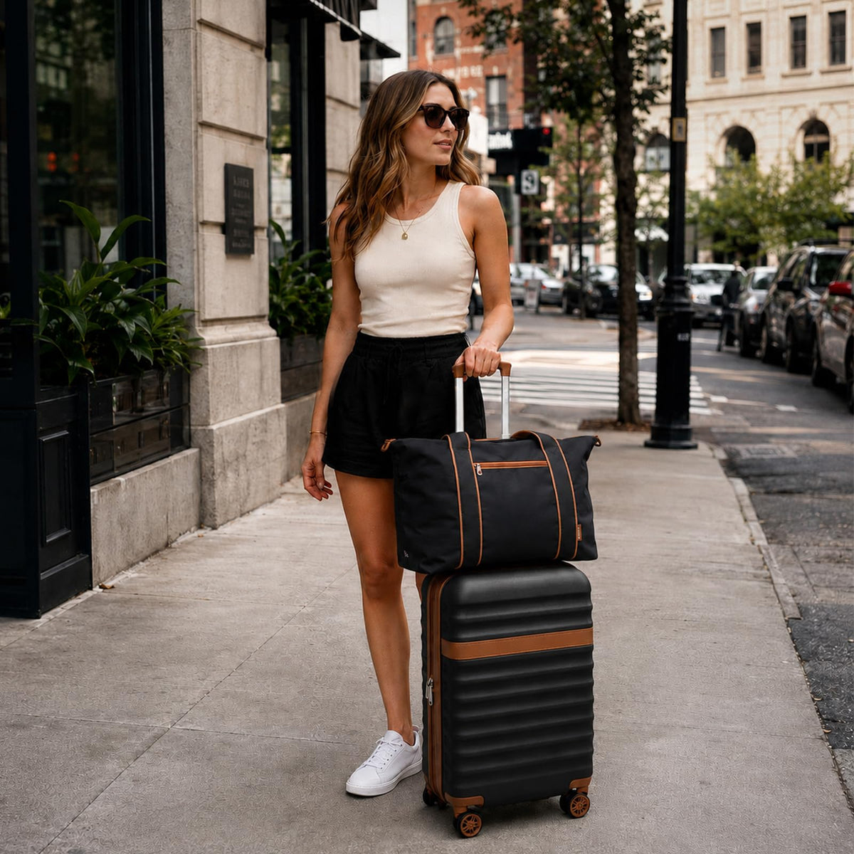 Black 20in Expandable Hardshell Carry-On P23212